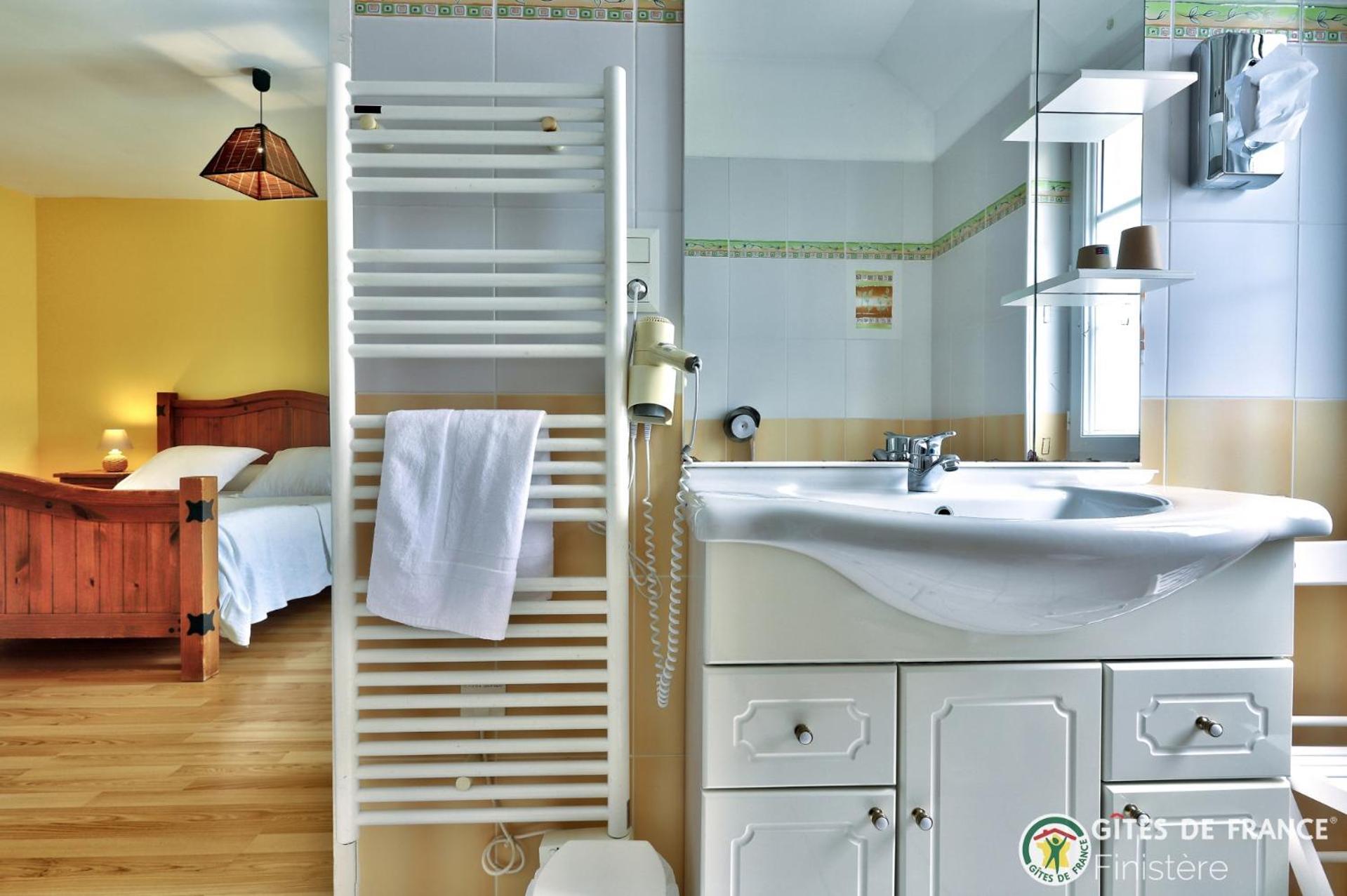 La Cle Des Champs Des Abers Bed & Breakfast Saint-Pabu  Bagian luar foto